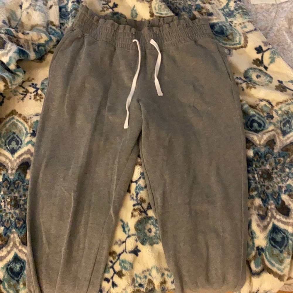 grey hollister sweats